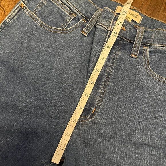 Madewell 10" High-Rise Roadtripper Supersoft Jeans in Motte Wash - Picture 7 of 8